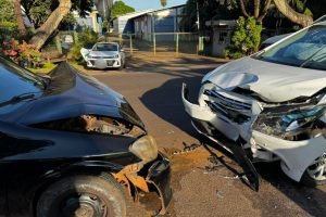 Colisão frontal entre dois carros na Avenida Gury Marques — Foto: Colisão fronta