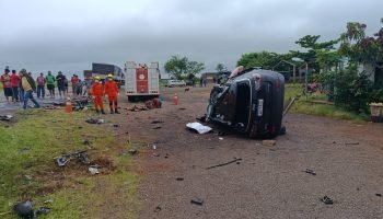 Mãe e filha morrem em colisão de três veículos