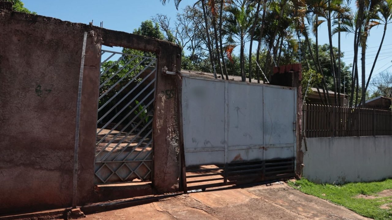 Casa em que vítima morava. (Foto: Henrique Arakaki/Jornal Midiamax)