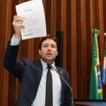 Deputado Catan faz denúncia durante sessão na Alems — Foto: Deputado Catan faz d