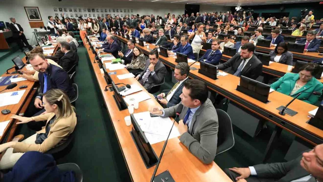 ccj-camara-aprova-fim-da-escala-6x1-1