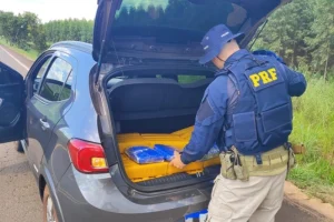 Veículo apreendido com droga — Foto: Veículo apreendido com droga - Foto: PRF/Di