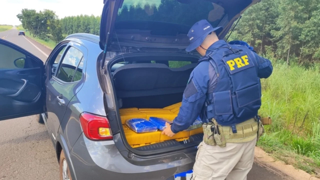 Veículo apreendido com droga — Foto: Veículo apreendido com droga - Foto: PRF/Di