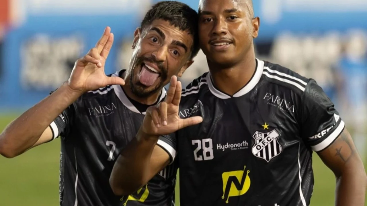 Alex Choco marcou o primeiro gol da vitória do Galo sobre o CRAC — Foto: Alex Ch