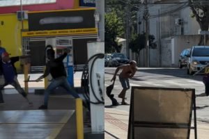 Briga terminou com um dos envolvidos imobilizado pelo Corpo de Bombeiros. — Foto