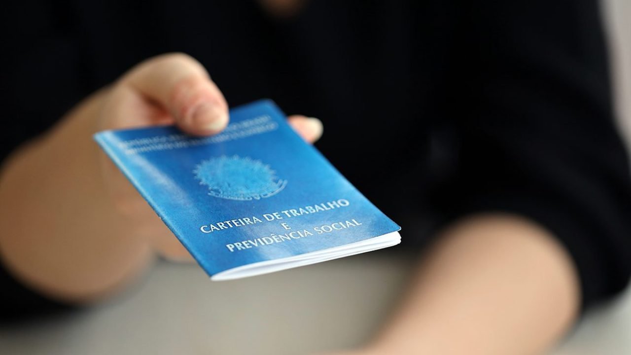 Woman,Boss,Gives,A,Brazilian,Work,Card,And,Social,Security