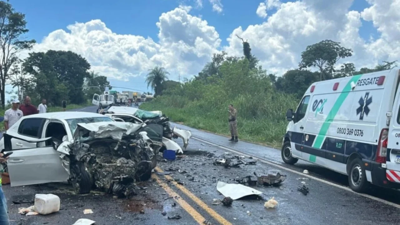 Foto: Acidente na BR-376, em Diamante do Norte, mobilizou equipes de resgate e d