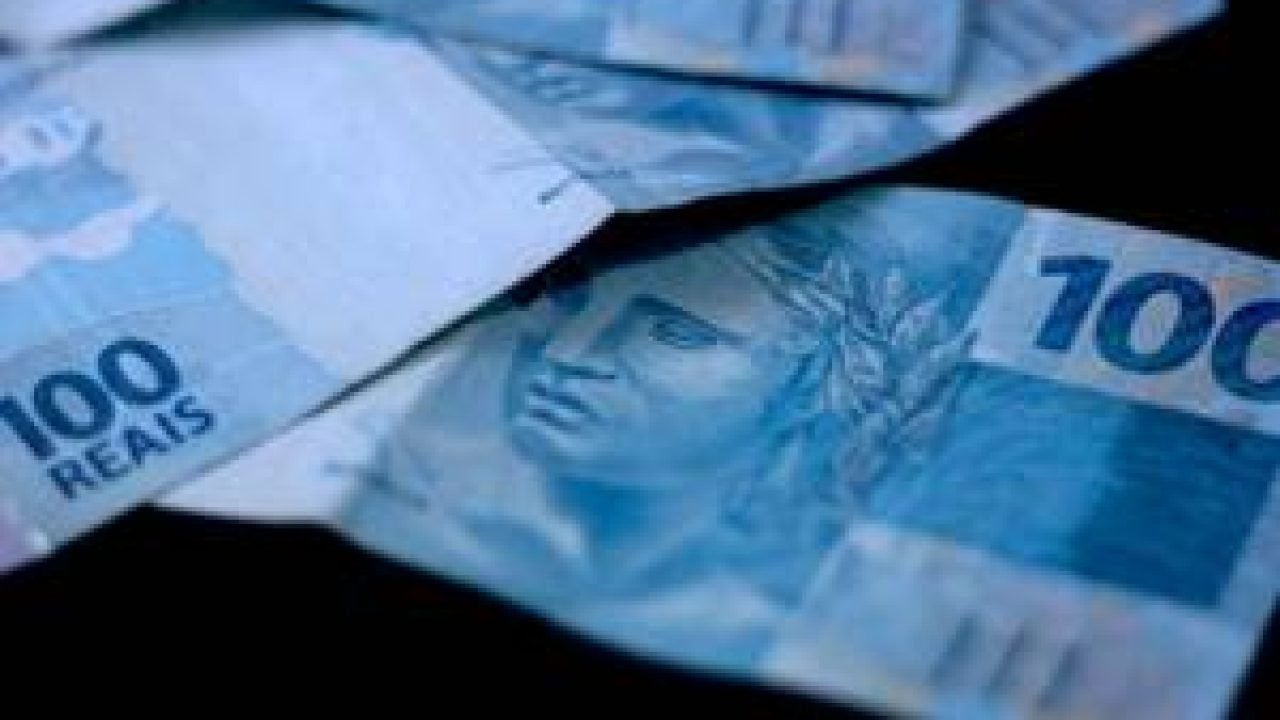 Governo começa a pagar salário-mínimo de R$ 1.621