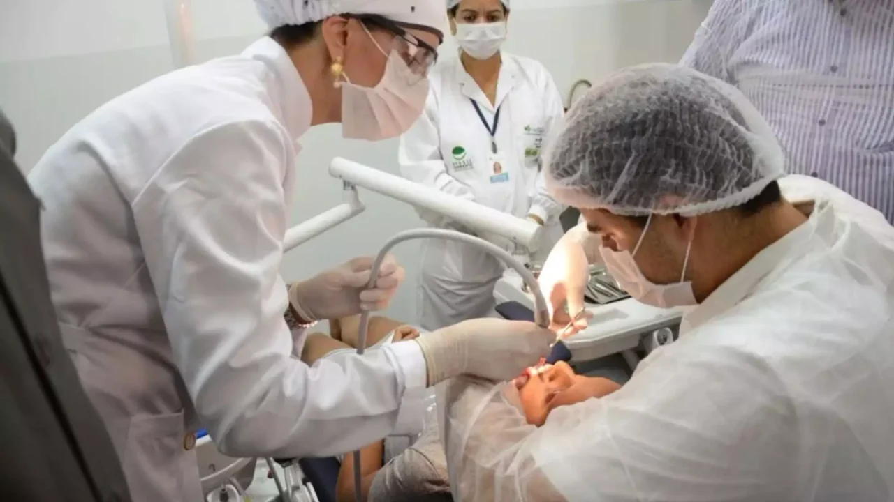 Dentista está entre as vagas ofertadas em MS — Foto: Dentista está entre as vaga