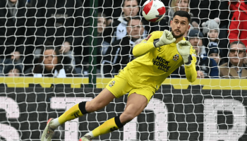 Goleiro da Bulgária Dimitar Mitov — Foto: Goleiro da Bulgária Dimitar Mitov