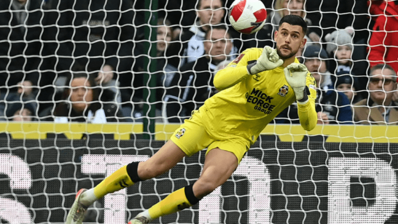 Goleiro da Bulgária Dimitar Mitov — Foto: Goleiro da Bulgária Dimitar Mitov