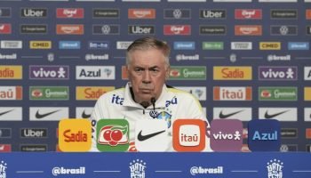Treinador Carlo Ancelotti durante coletiva — Foto: Treinador Carlo Ancelotti dur