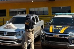 Foto: Veículo foi apreendido com a droga. (Divulgação, PRF)