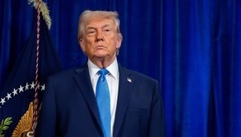 Trump Cancela Diálogo com Irã e Incentiva Tomada de Instituições