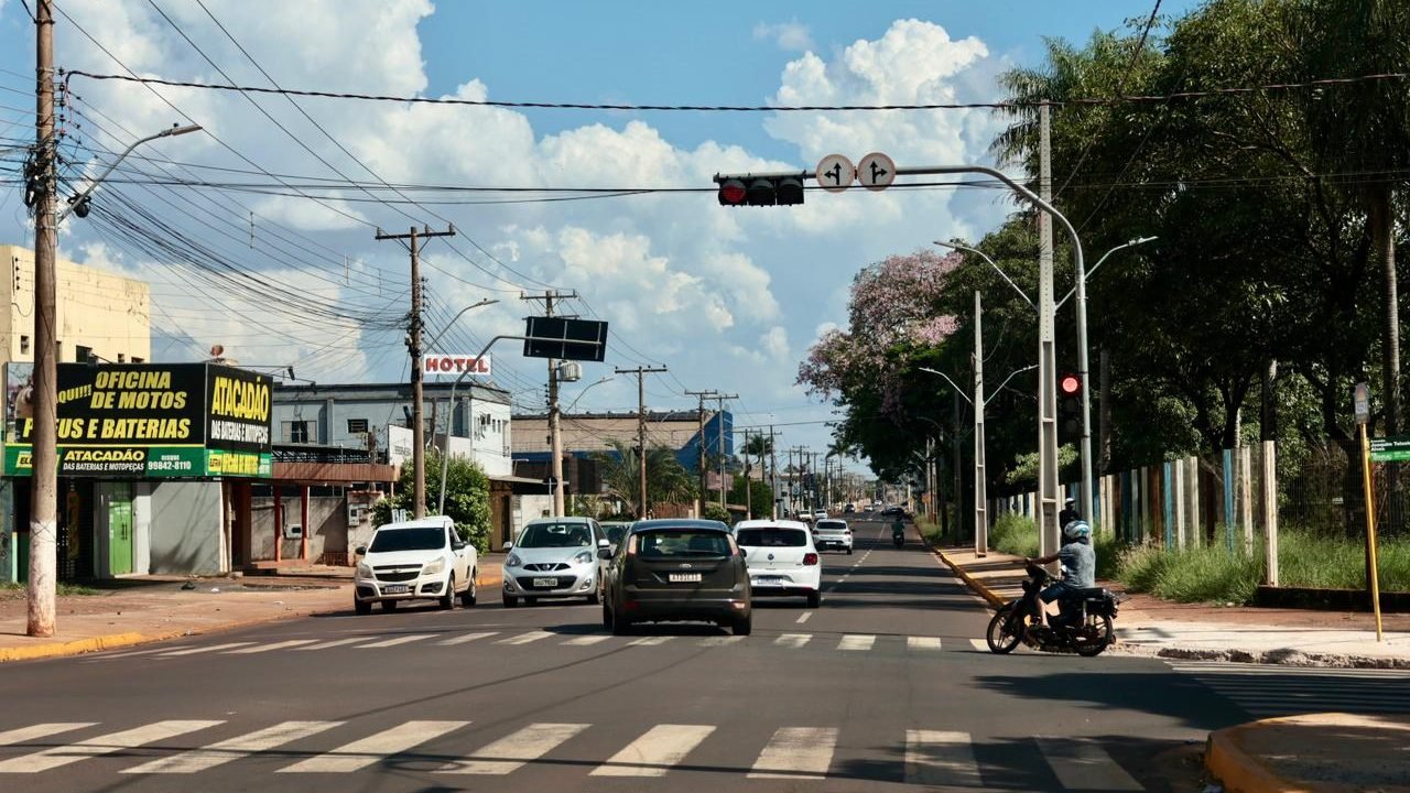 Trânsito em Dourados – imagem ilustrativa. (Madu Livramento, Jornal Midiamax) —