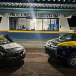 Foto: Veículo apreendido com droga - Foto: PMR/Divulgação