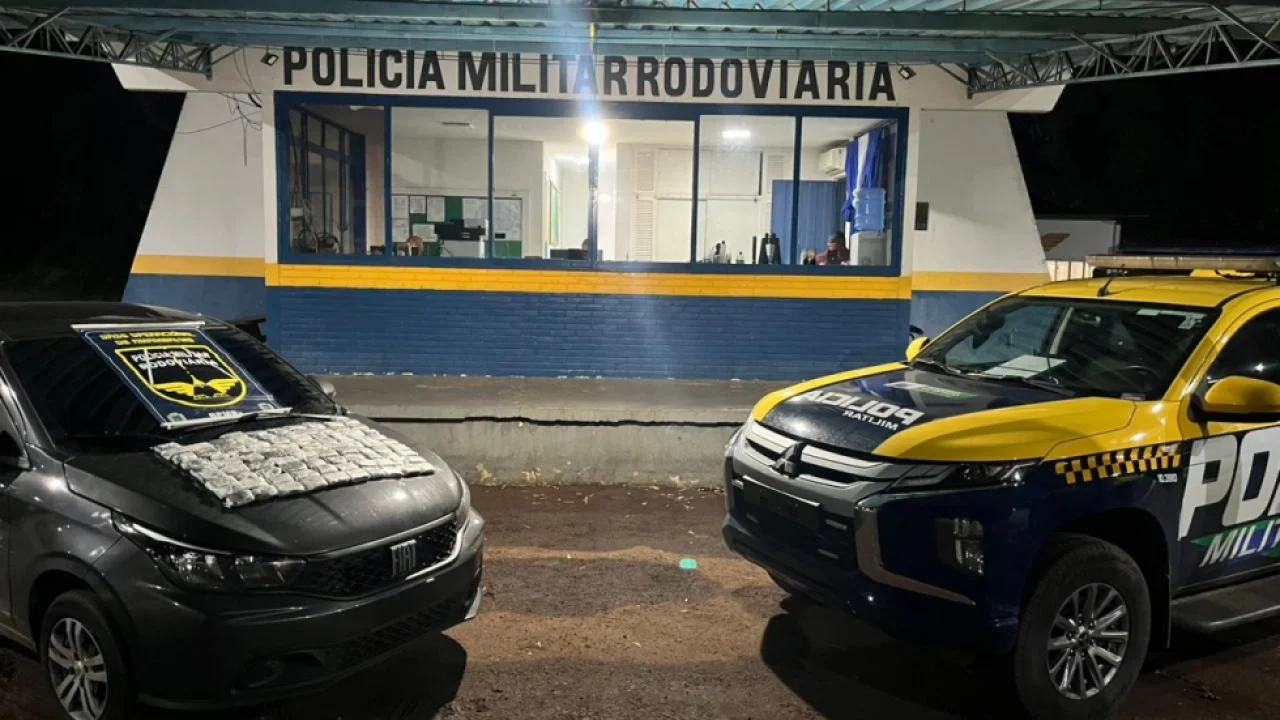 Foto: Veículo apreendido com droga - Foto: PMR/Divulgação