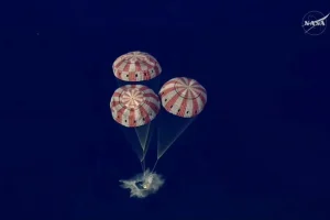 Foto: Cápsula da missão Artemis II pousa no Oceano Pacífico - Foto: Nasa/Divulga