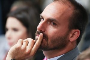 eduardo-bolsonaro-abandono-cargo