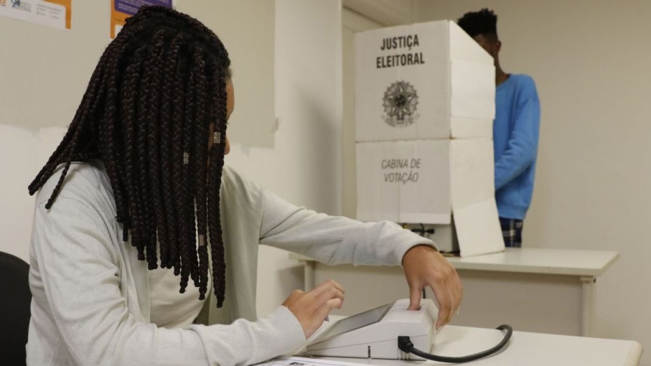Uso de urnas eletrônicas no Brasil completa 30 anos