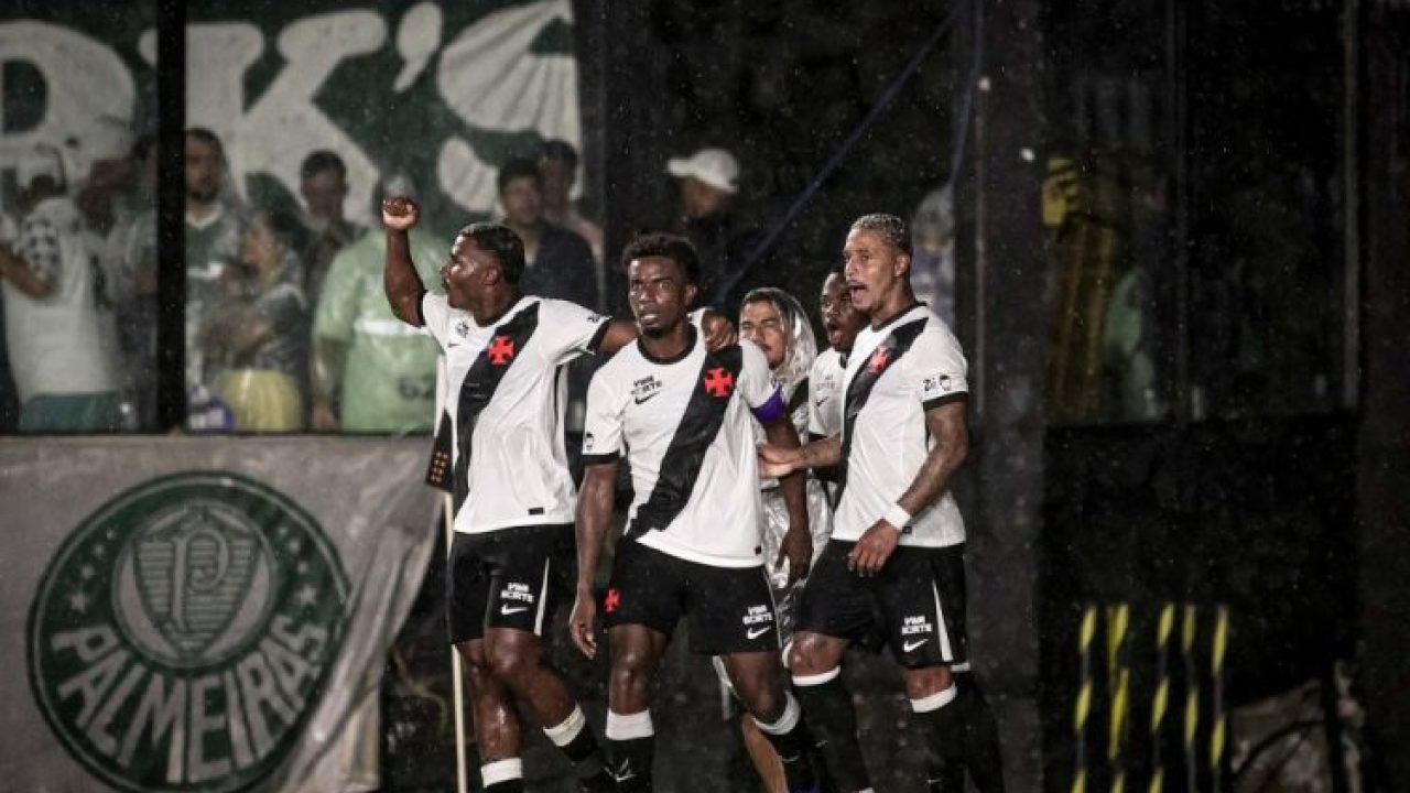 equipe-do-vasco-da-gama-comemora-vitoria-do-jogo-750x450-1