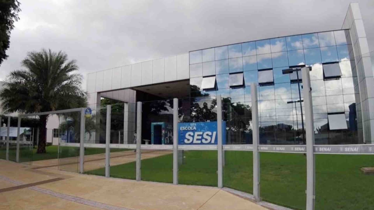 Licitação era para revitalizar a fachada do Sesi. — Foto: Licitação era para rev