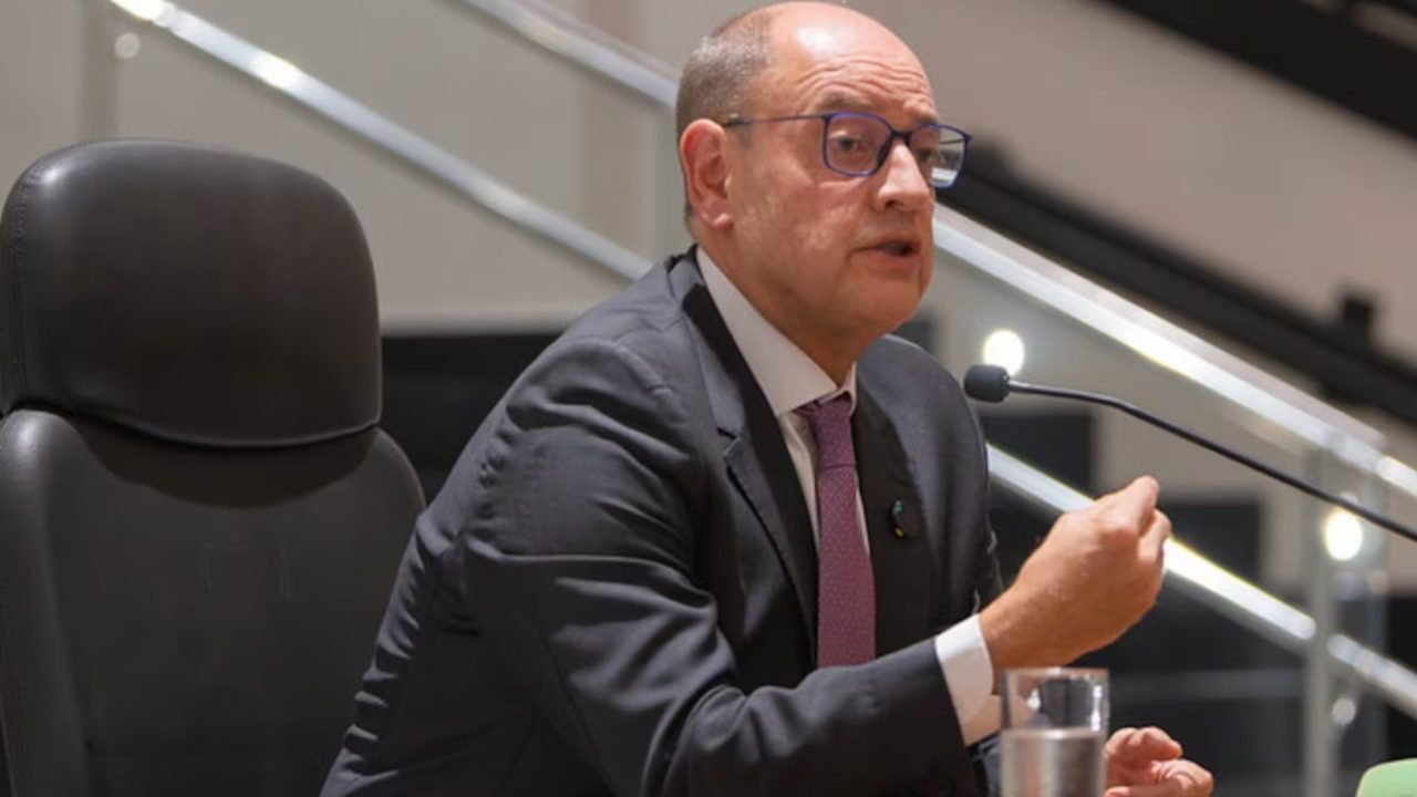 escuta-gabinete-ricardo-couto
