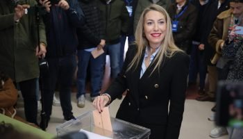 Direita derrota socialistas em eleições regionais na Espanha