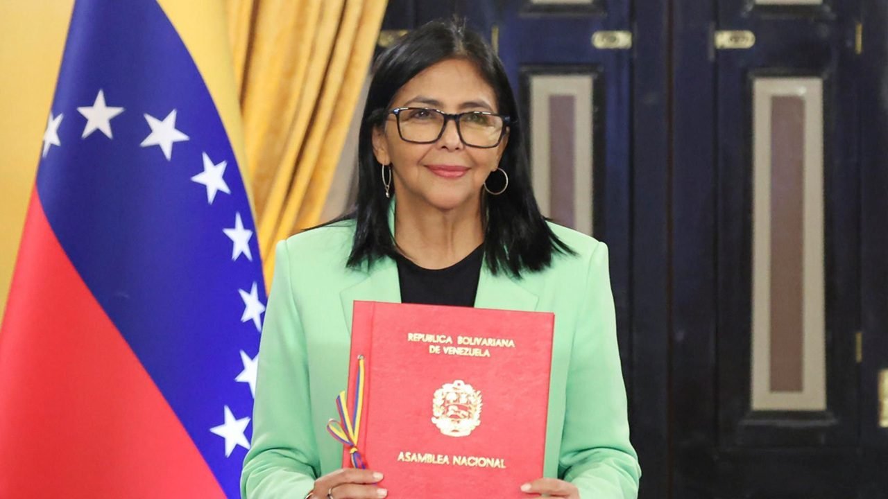 Espanha quer que UE retire sanções à ditadora interina da Venezuela