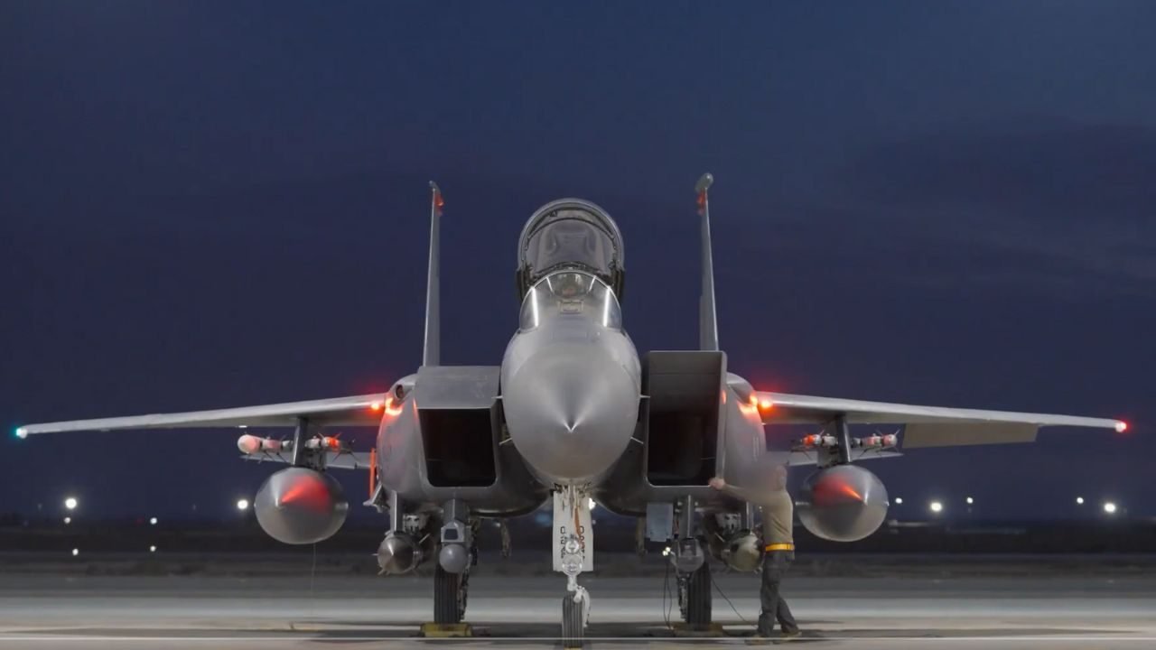 EUA Lançam Ataques em Larga Escala Contra o Estado Islâmico