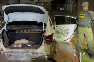 Veículo apreendido com droga - Foto: DOF/Divulgação