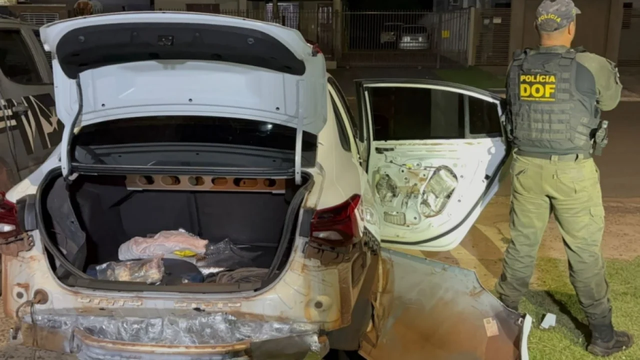 Veículo apreendido com droga - Foto: DOF/Divulgação