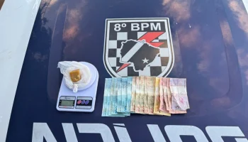 Força Tática prendeu suspeito e apreendeu crack, dinheiro e balança de precisão