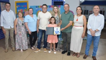 Foto: Prefeitura de Taquarussu entrega gratuitamente 43 álbuns de formatura a al