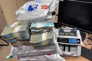 Foto: Polícia Federal apreendeu mais de R$ 2,7 milhões em espécie no Recife - Fo