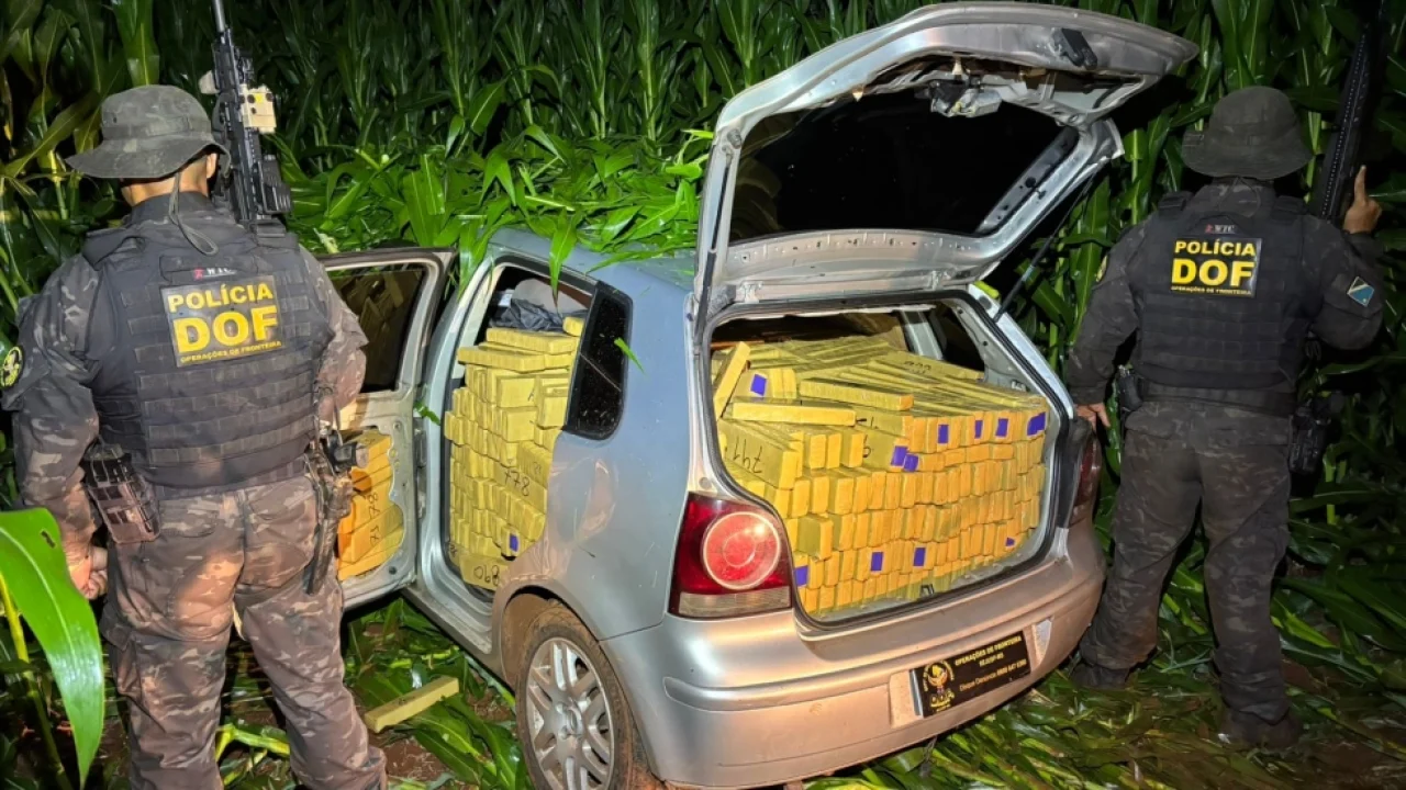 Foto: Veículo apreendido com droga - Foto: DOF/Divulgação