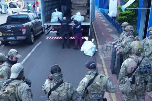 O alvo principal da operação foi o camelódromo. — Foto: O alvo principal da oper