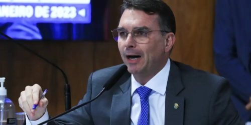 flavio-bolsonaro-perseguidos