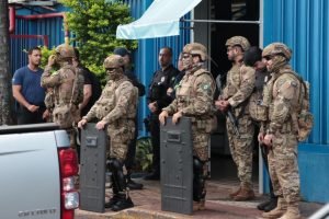 Comércios do Camelódromo de Campo Grande também foram alvos da operação. — Foto: