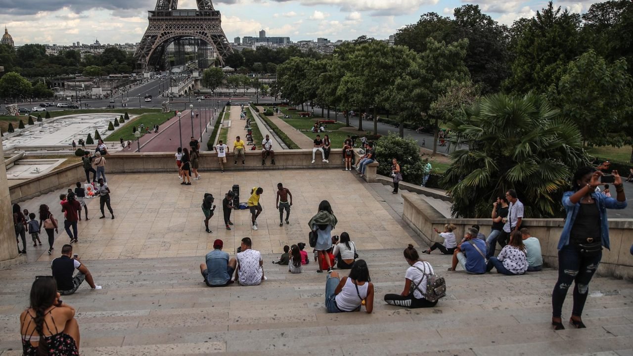 França Registra Mais Mortes que Nascimentos