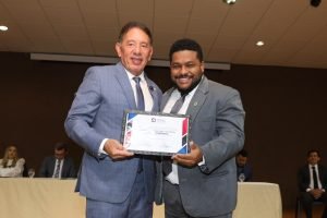 gerson-claro-recebe-titulo-cidadao-tres-lagoense