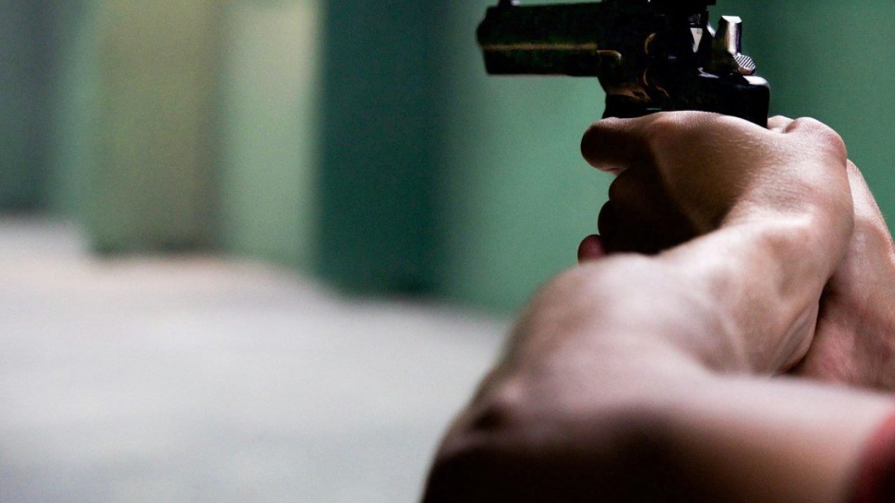 Homem aponta arma — Foto: Homem aponta arma Reprodução/Pixabay