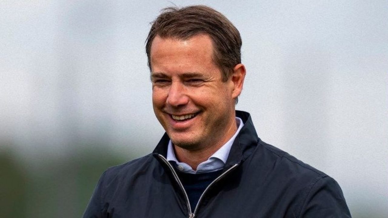 Diretor do Borussia Dortmund admite interesse em lateral do Cruzeiro