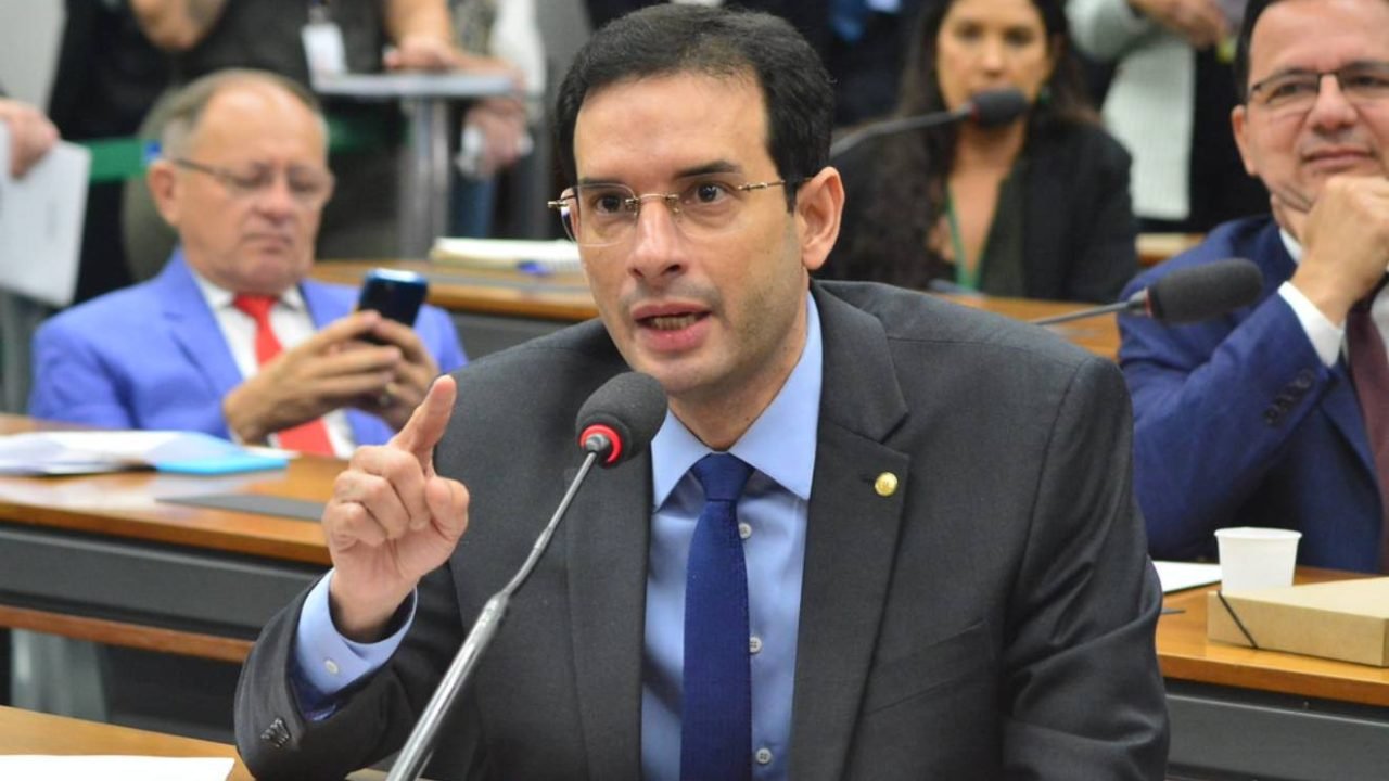 leo-prates-deputado-relator-escala-6x1-1