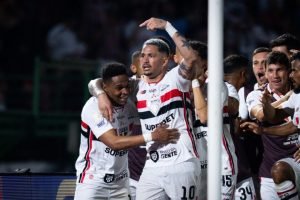 luciano-comemora-gol-que-marcou-pelo-sao-paulo-705x500-1