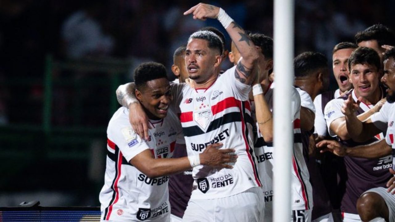 luciano-comemora-gol-que-marcou-pelo-sao-paulo-705x500-1