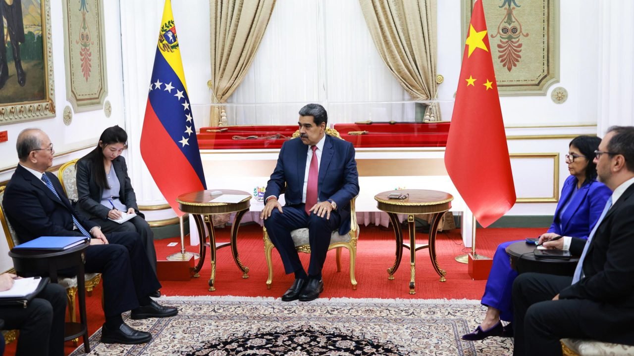 Maduro Encontra Representante da China em Caracas