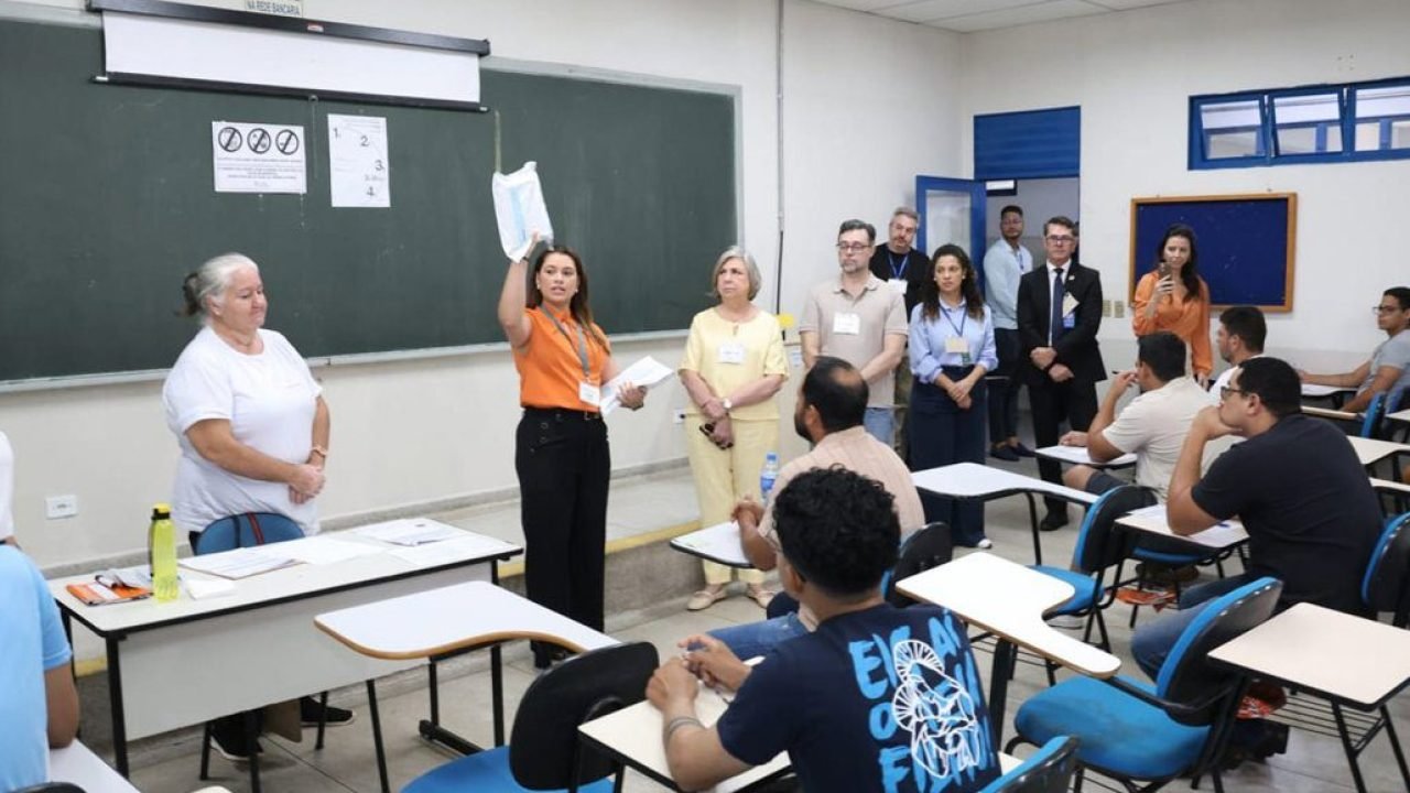 mais-15-mil-inscritos-compareceram-concurso-alems