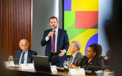 Sobre o fim da jornada de trabalho 6x1, o ministro afirmou que é favorável a ess