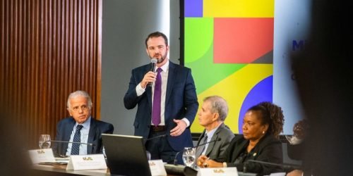 Sobre o fim da jornada de trabalho 6x1, o ministro afirmou que é favorável a ess